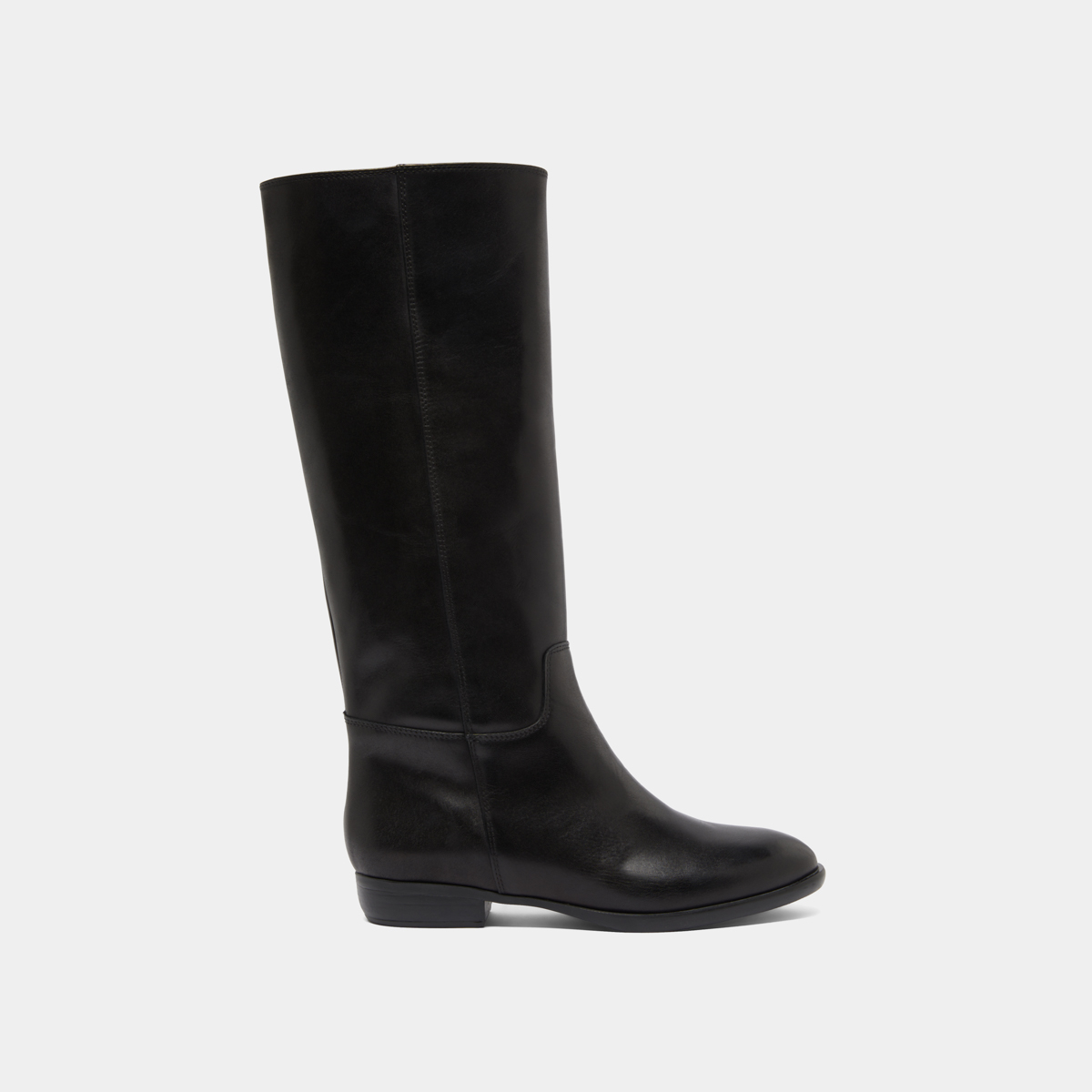 Flat boots in black leather | 1137