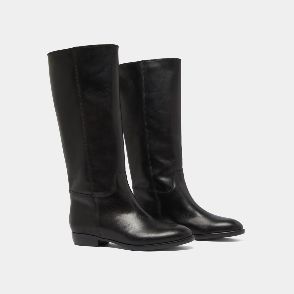 Flat boots in black leather | 1137