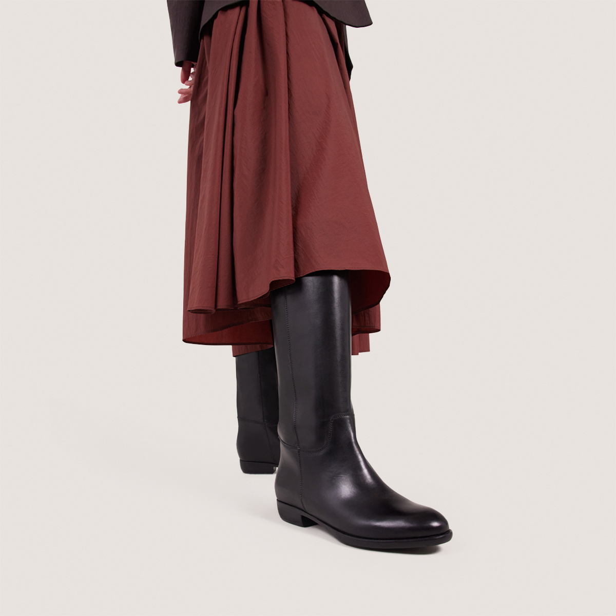 Flat boots in black leather | 1137