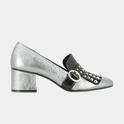 Metallic leather moccasins with fringed tab and cabochons | victoire