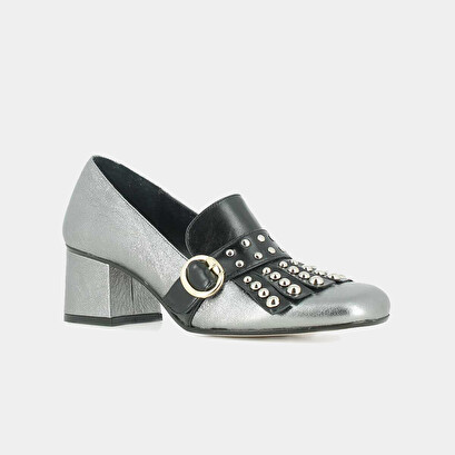 Metallic leather moccasins with fringed tab and cabochons | victoire