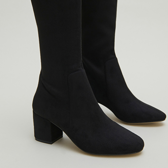 Thigh-high boots with low heels in black stretch and velvet | MIA