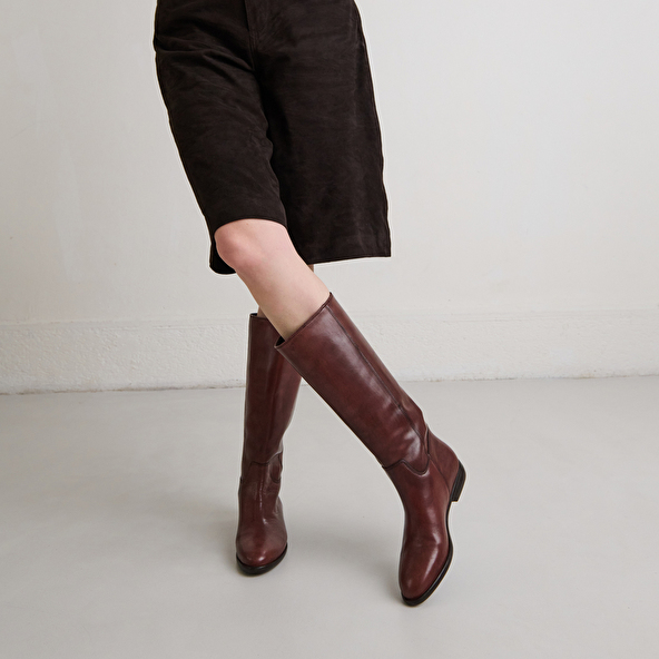 Flat boots in cognac patinated leather | 1137