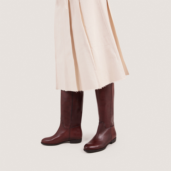 Flat boots in cognac patinated leather | 1137