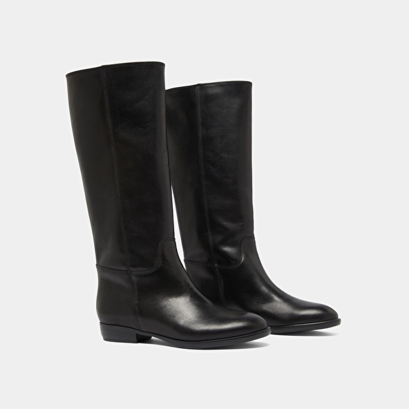 Flat boots in black leather | 1137