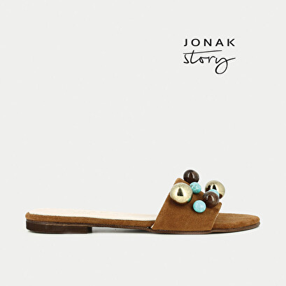 Flat mules in camel-coloured suede with beads | chouchou
