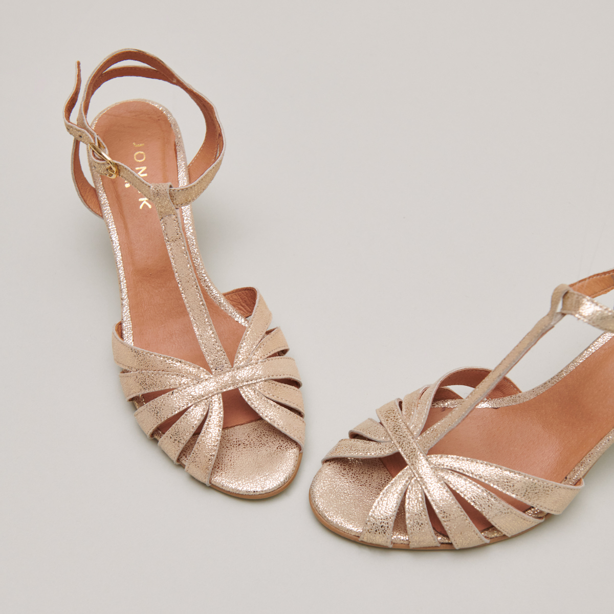 Strappy t-bar heels in platinum laminated suede | DOLIATE