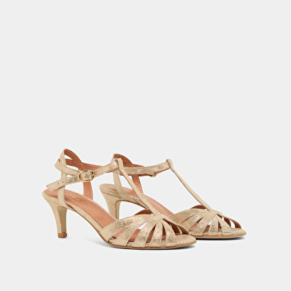 Strappy t-bar heels in platinum laminated suede | doliate