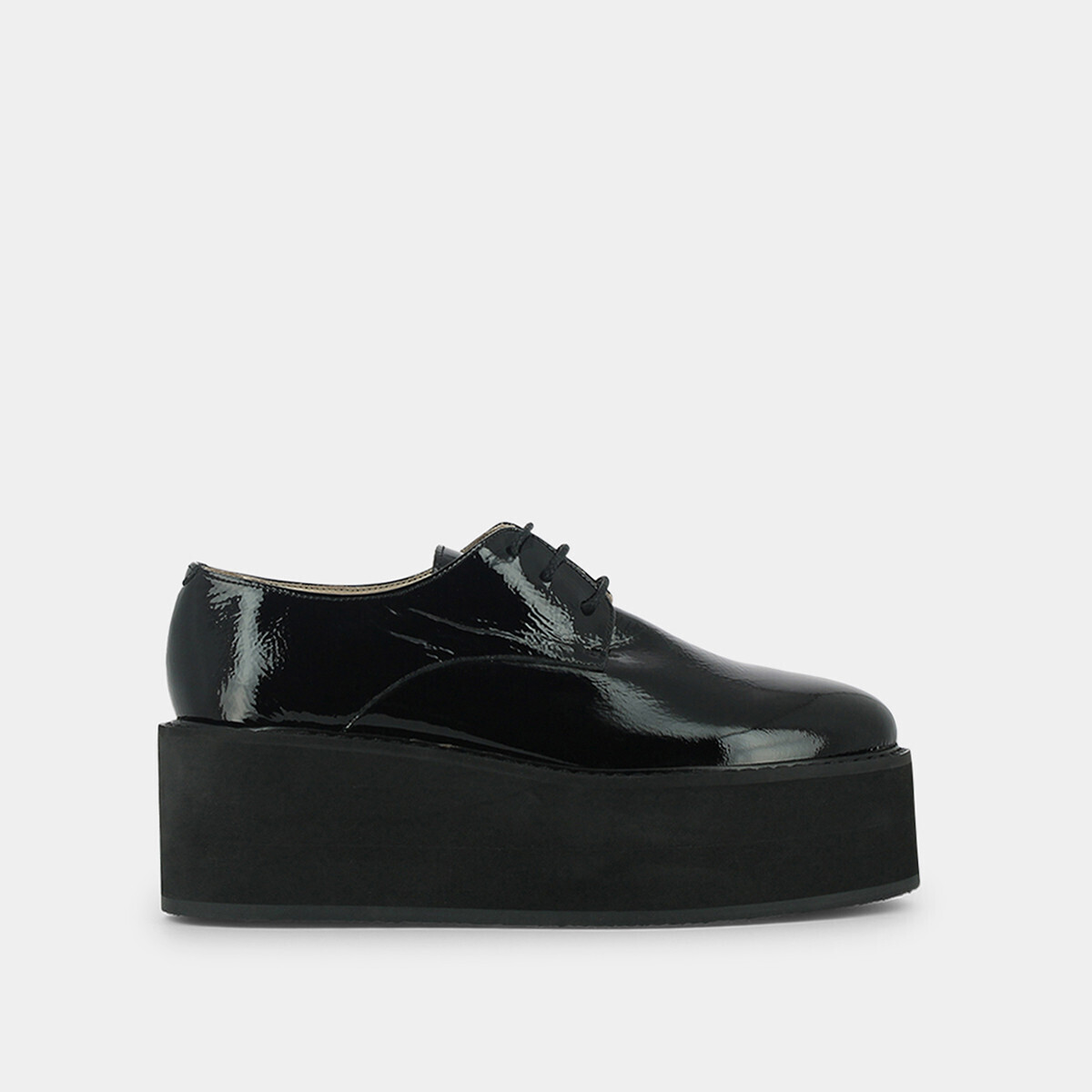 Shiny platform derbies in black leather | ALILOU