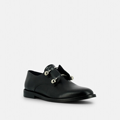Brogues with silver bars and cabochons in black leather | duthen
