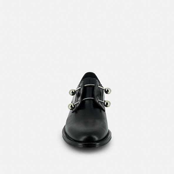 Brogues with silver bars and cabochons in black leather | DUTHEN