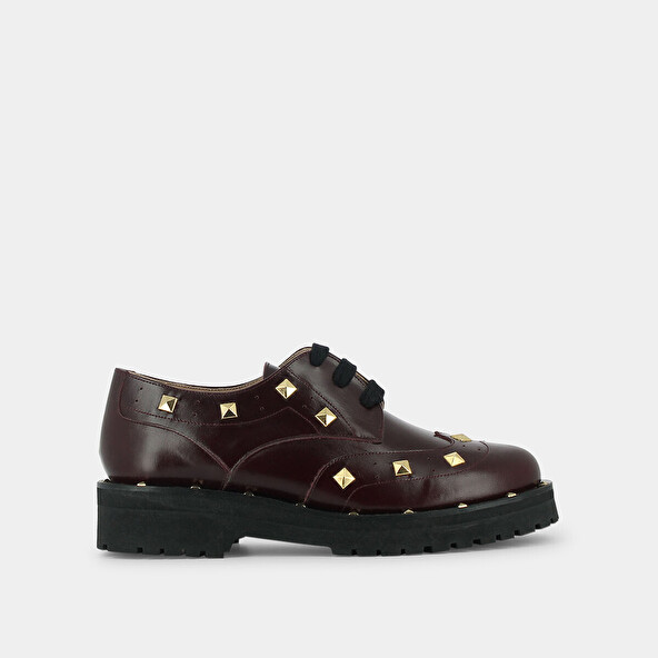 Derbies with golden studs in burgandy leather | AIVA