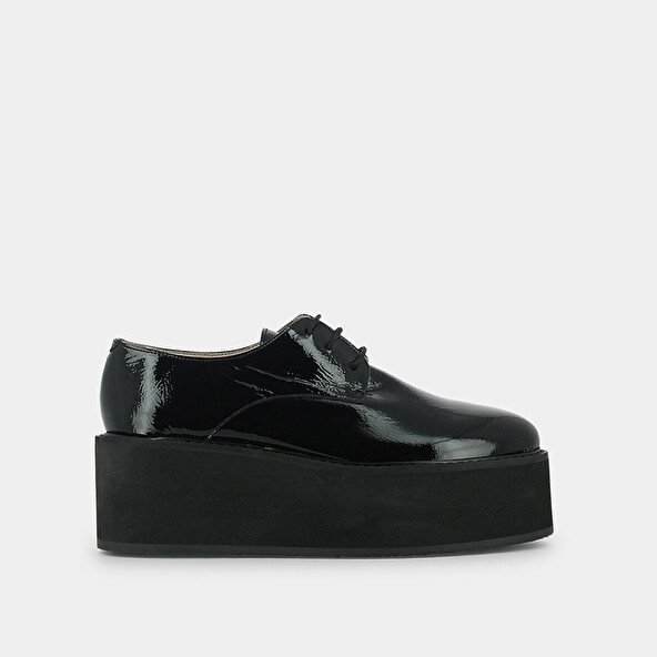Shiny platform derbies in black leather | ALILOU
