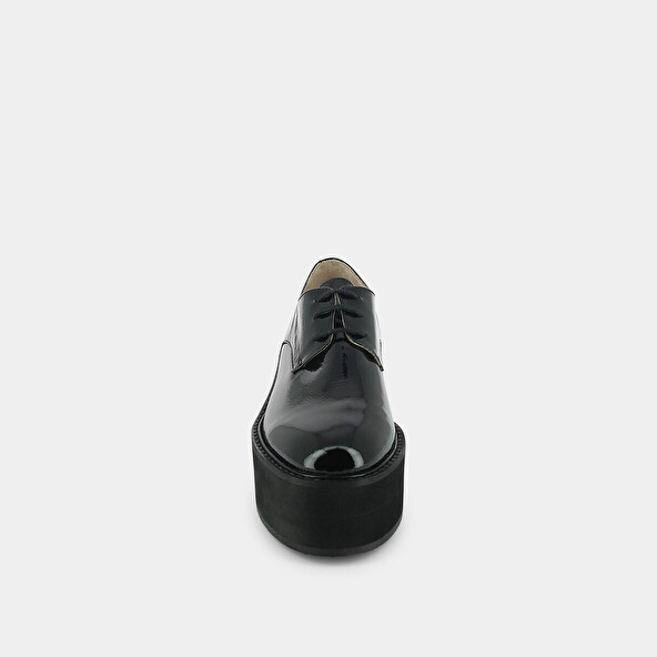 Shiny platform derbies in black leather | ALILOU