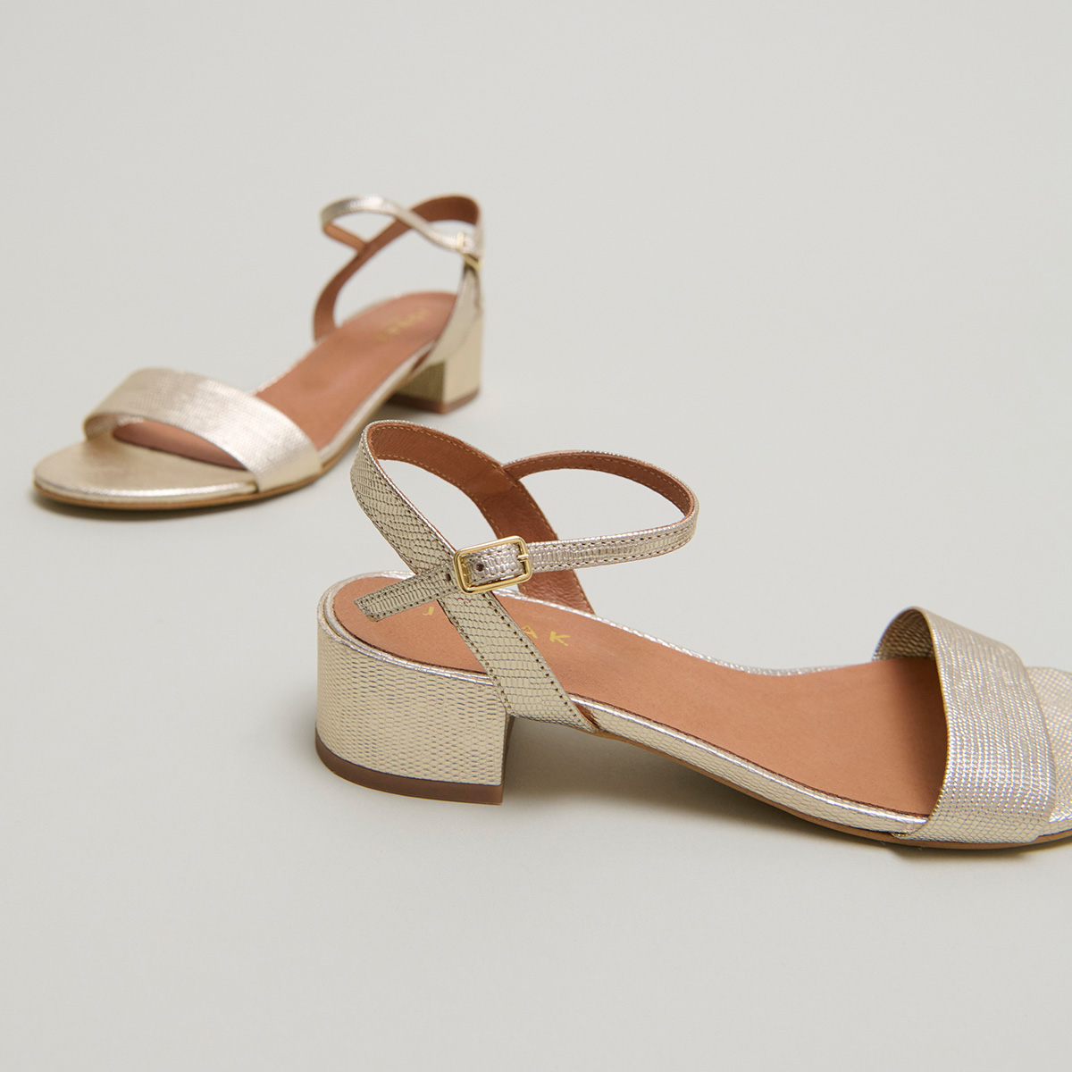 Sandals with square heel in gold snakeskin-effect | VIA