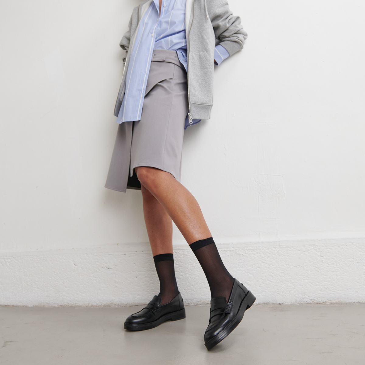Round-toed loafers in black leather | MIRNA