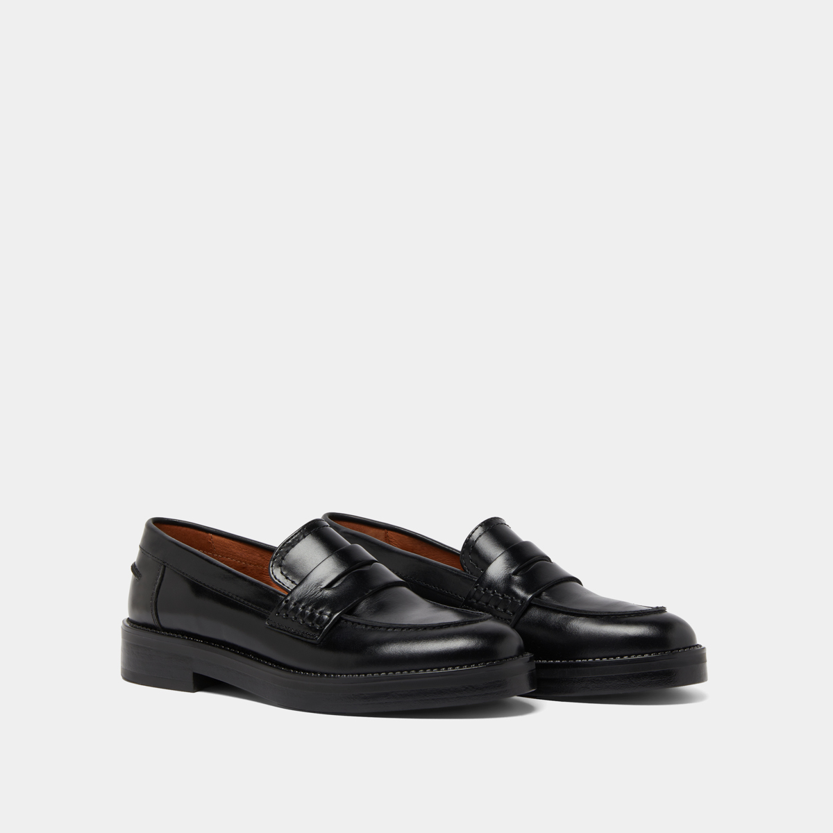 Round-toed loafers in black leather | MIRNA