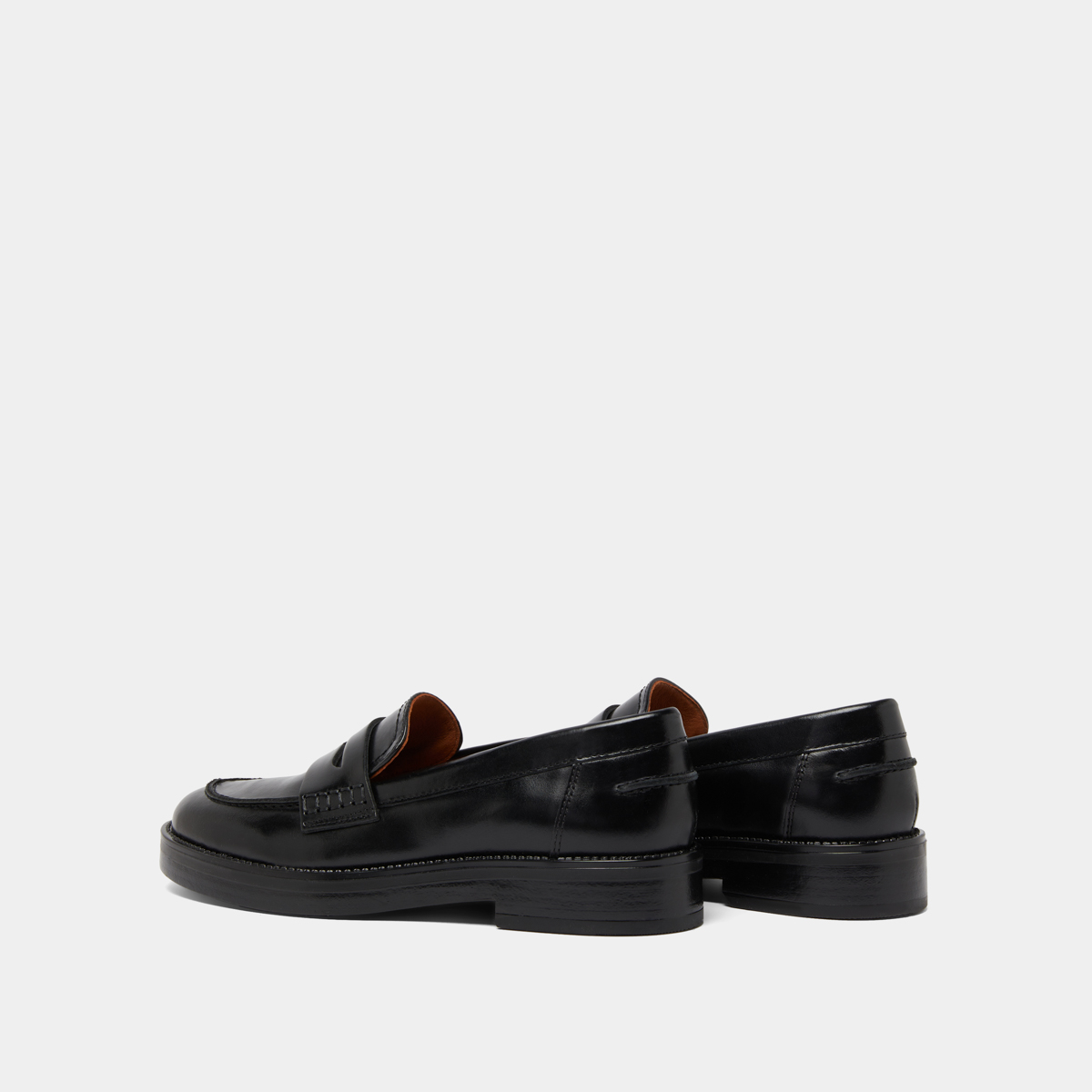 Round-toed loafers in black leather | MIRNA