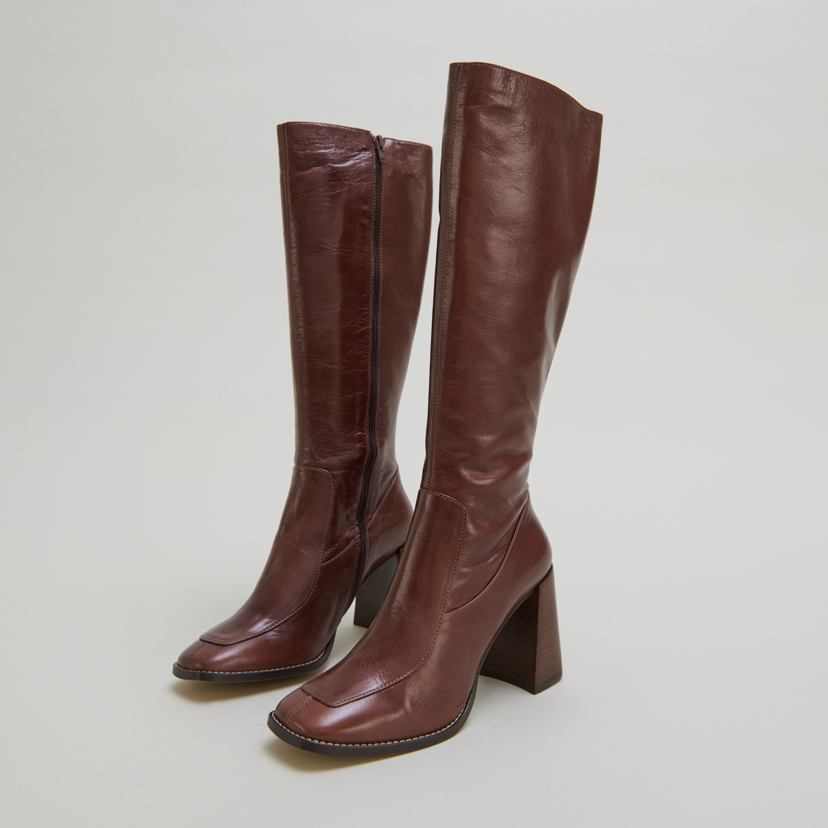 High boots with square toes in brown leather | VAUBANE