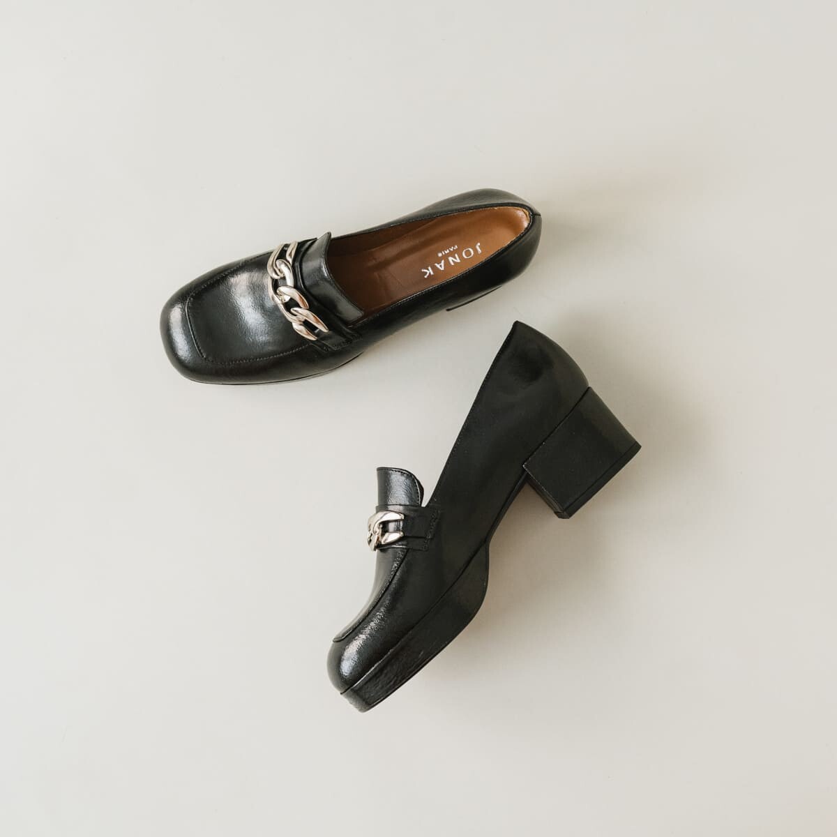 Moccasins with heels in black aged leather | VIANE
