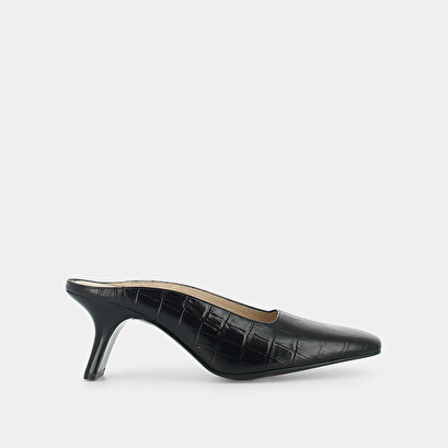 Mules with slanted heel in black crocodile skin | djohan