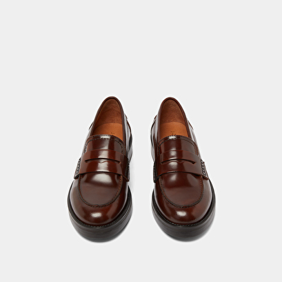 Round-toed loafers in brown patinated leather | mirna