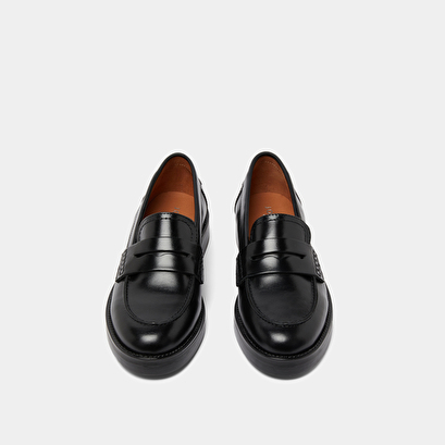Round-toed loafers in black leather | mirna