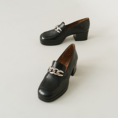 Moccasins with heels black