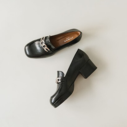 Moccasins with heels black