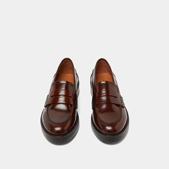 Round-toed loafers in brown patinated leather | MIRNA