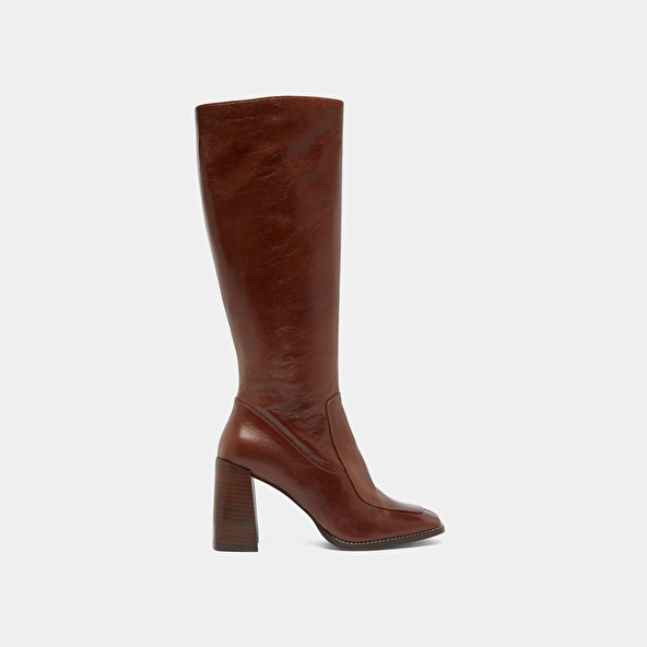 High boots with square toes in brown leather | VAUBANE