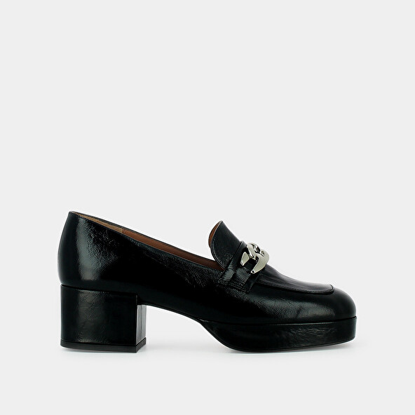 Moccasins with heels in black aged leather | VIANE