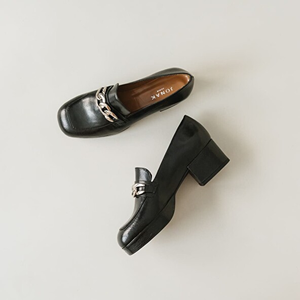 Moccasins with heels in black aged leather | VIANE