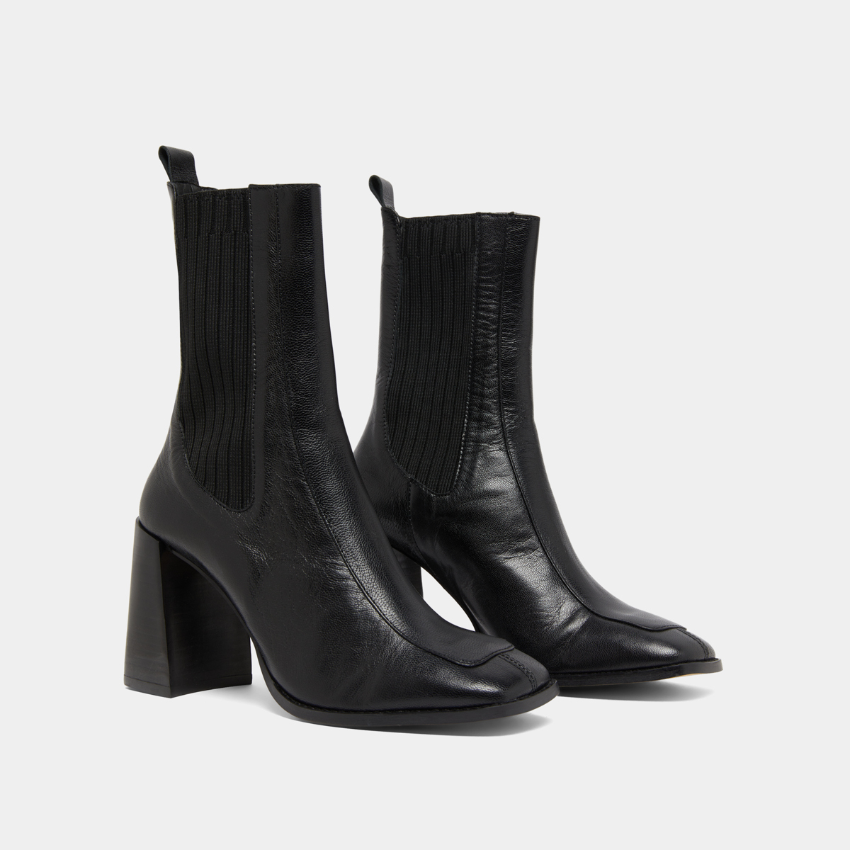 Heeled boots in black leather | VANTI