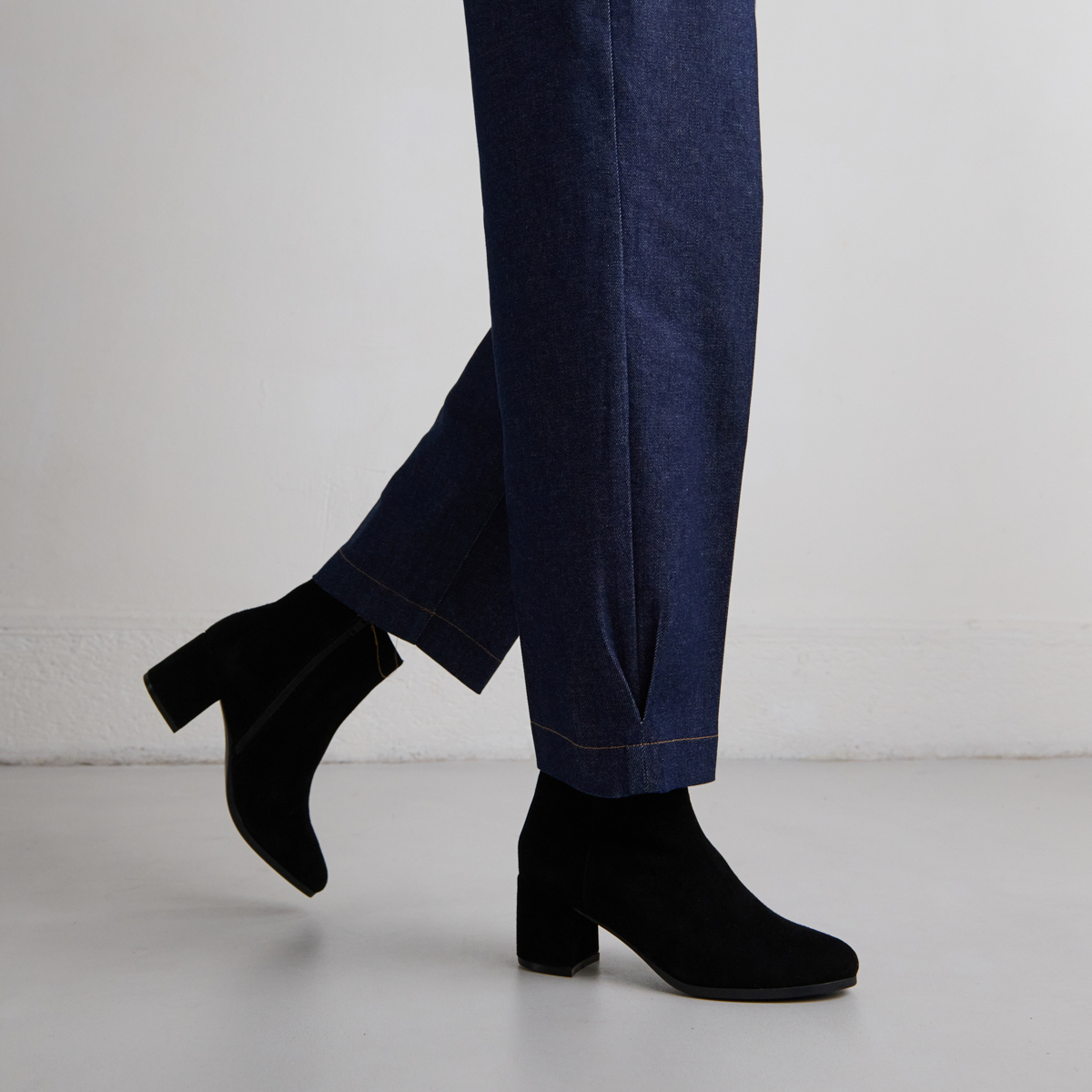 Boots à talons in black suede | ANNICK