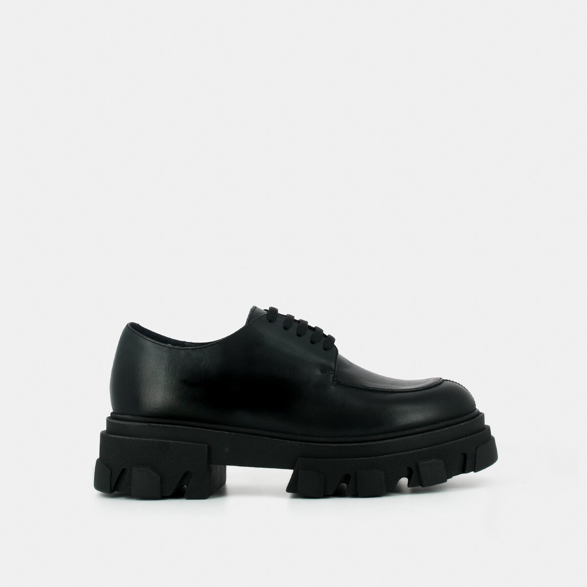Richelieu with toothed platform in black leather | DEMER