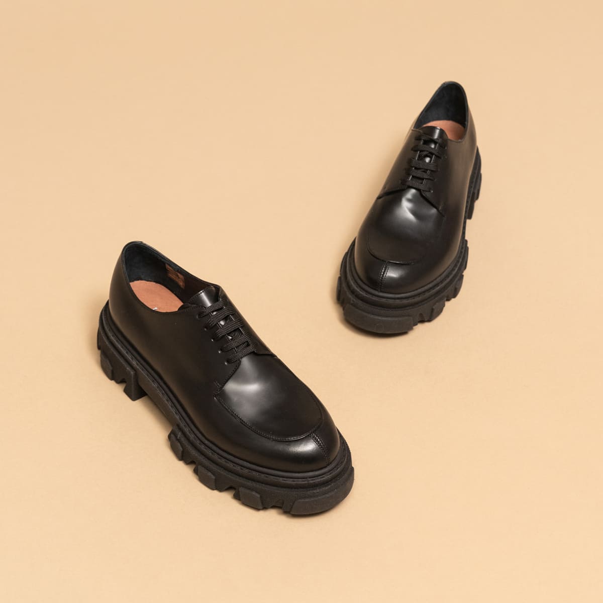 Richelieu with toothed platform in black leather | DEMER