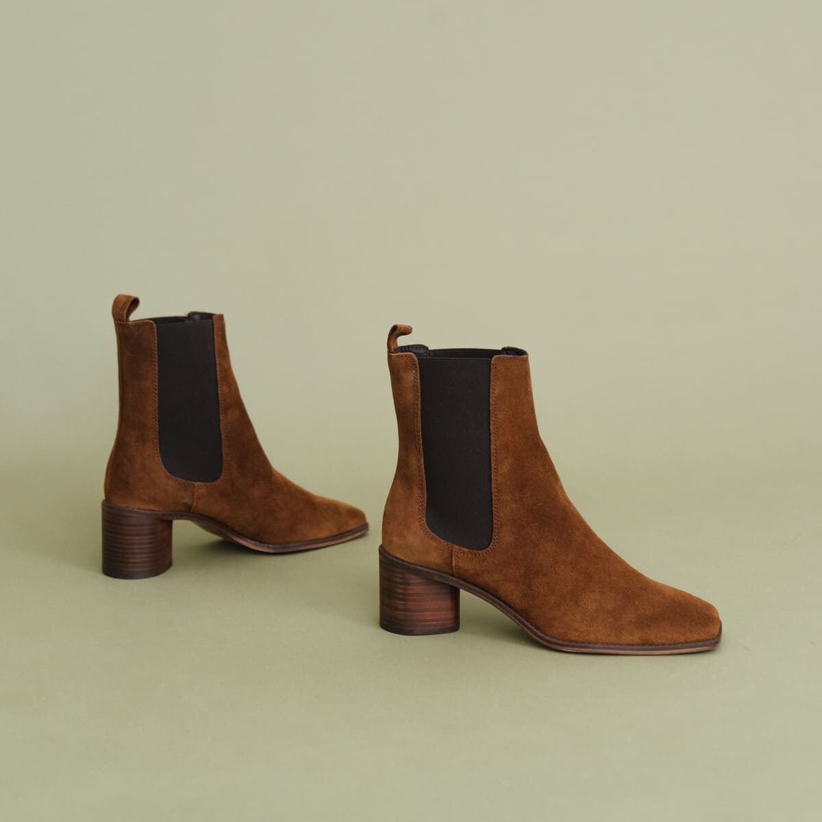 Heeled boots in cognac suede | BERGAMOTE
