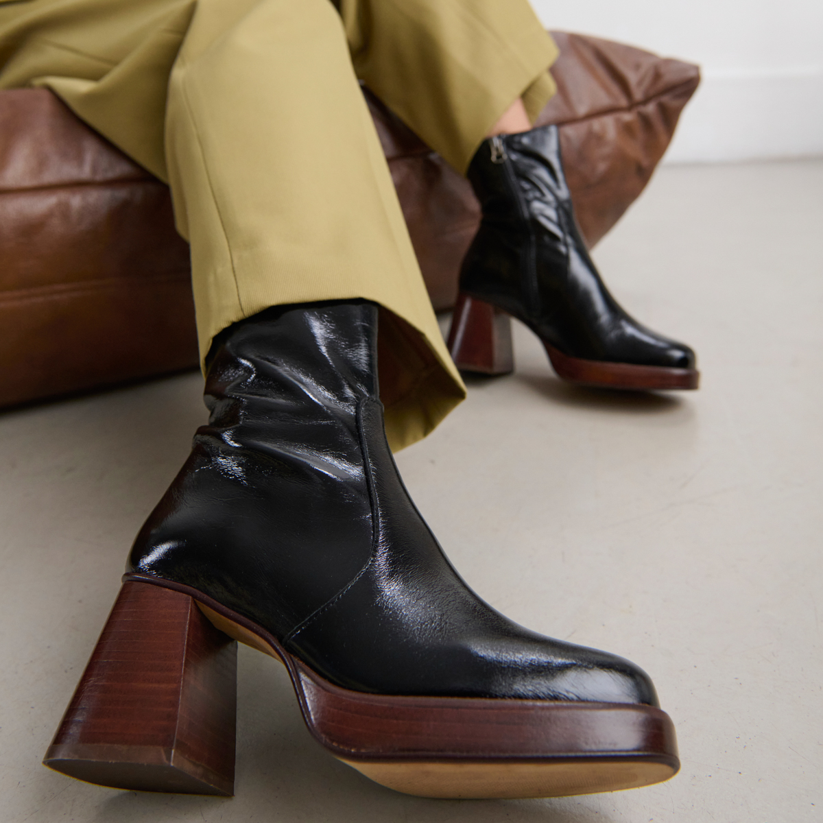 Platform ankle boots in black shiny leather | BRIGAND