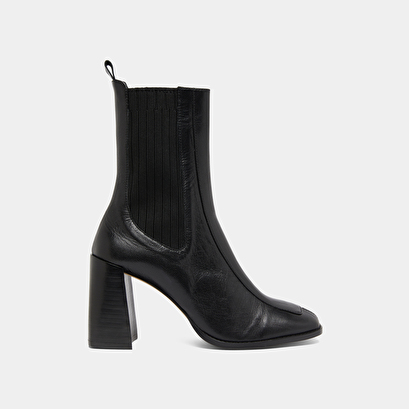 Heeled boots in black leather | vanti