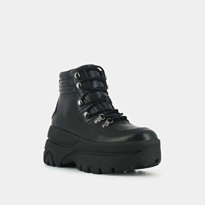 Platform lace-up boots in black leather | gaston