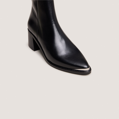 Heeled boots with silver toe cap in black leather | delo