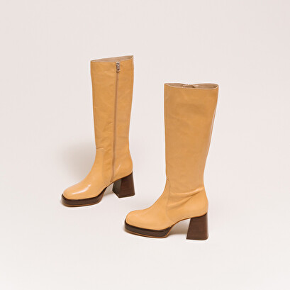 Platform boots in aged camel leather | betina