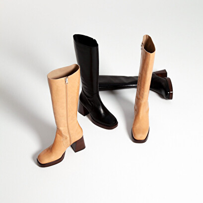 Platform boots in aged camel leather | betina