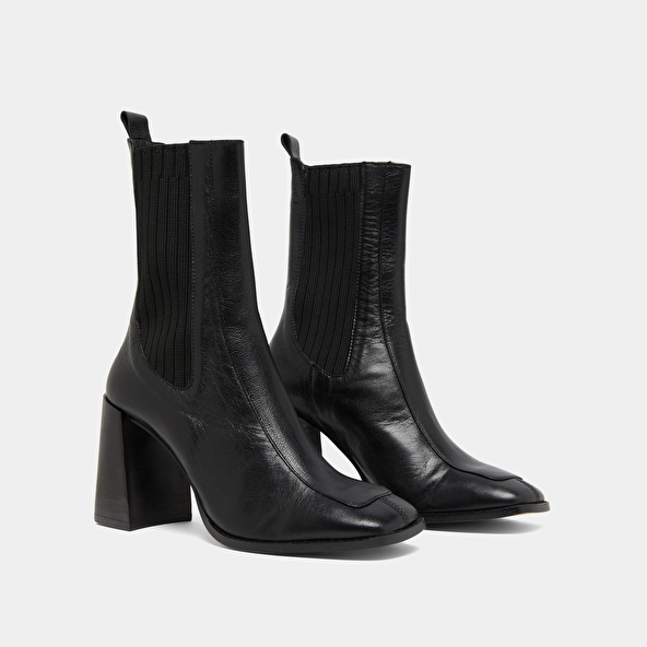Heeled boots in black leather | VANTI