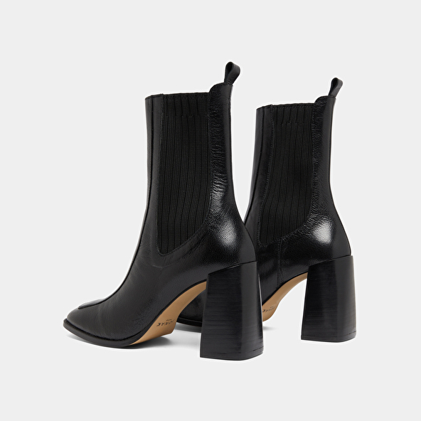 Heeled boots in black leather | VANTI