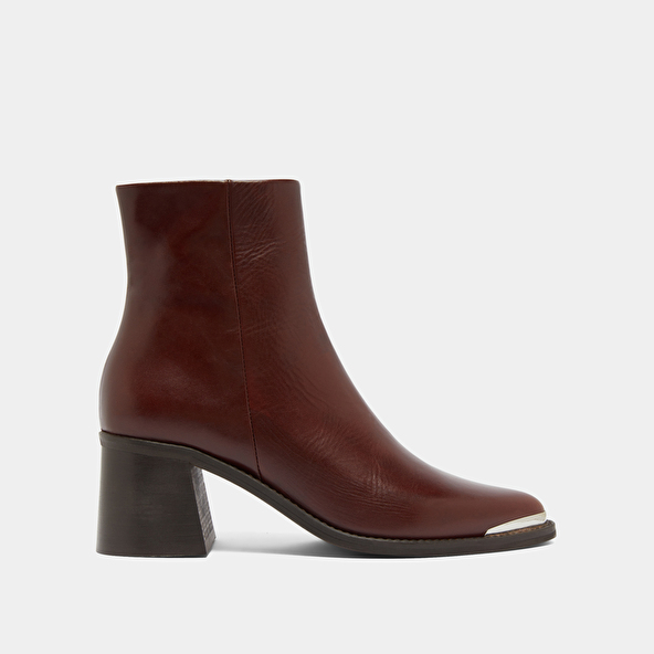 Bottines &agrave; talon et embout dor&eacute; in brown leather | DELO