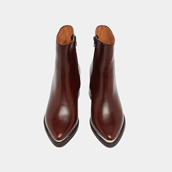 Bottines &agrave; talon et embout dor&eacute; in brown leather | DELO