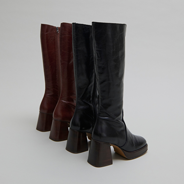 Platform boots in distressed black leather | BETINA