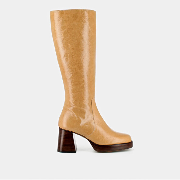 Platform boots in aged camel leather | BETINA